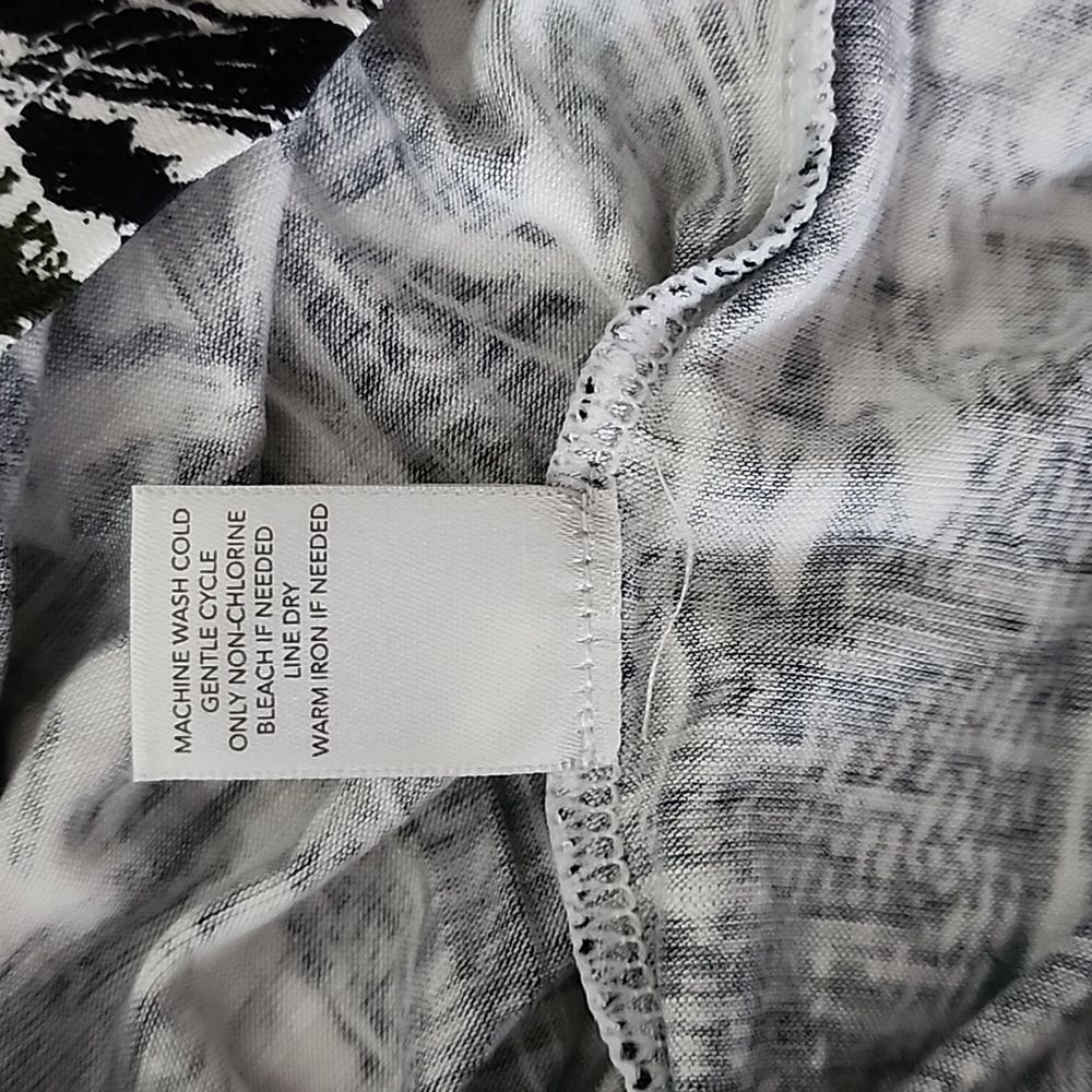 NWT. Christopher & Banks. Short sleeve print top. XL - Picture 6 of 7